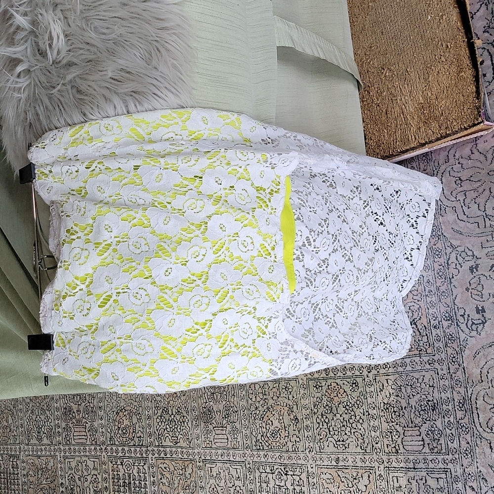 White lace skirt sz small
